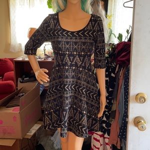 Every 1 geometric black dress